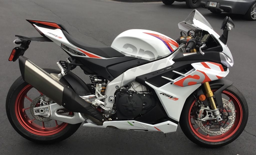 2024 RSV4 Factory 1100 Speed White  15092986 - Click for larger photo