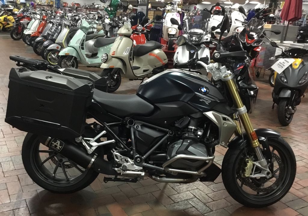 2020 R 1250 R Mineral Gray Metallic  T69662 - Click for larger photo