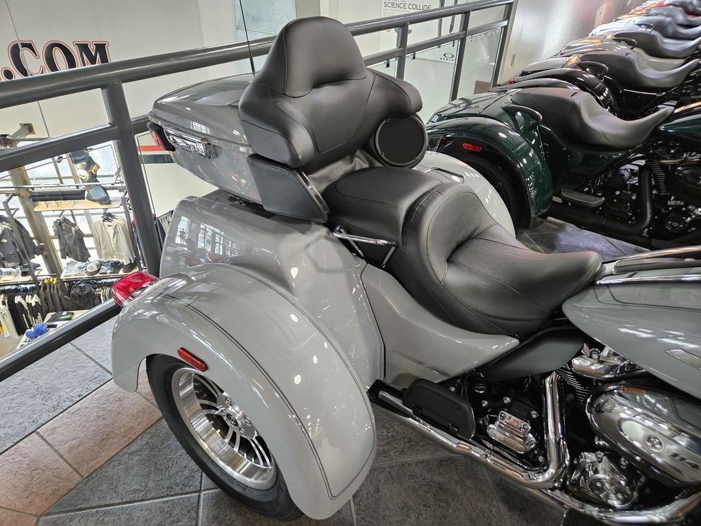2024 FLHTCUTG - Tri Glide Ultra  858015 - Click for larger photo