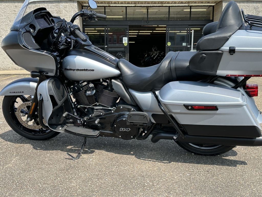 2020 FLTRK - Road Glide Limited  Uhd622910 - Click for larger photo