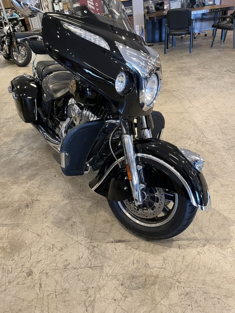 2019 Chieftain Classic Thunder Black  T376472 - Click for larger photo