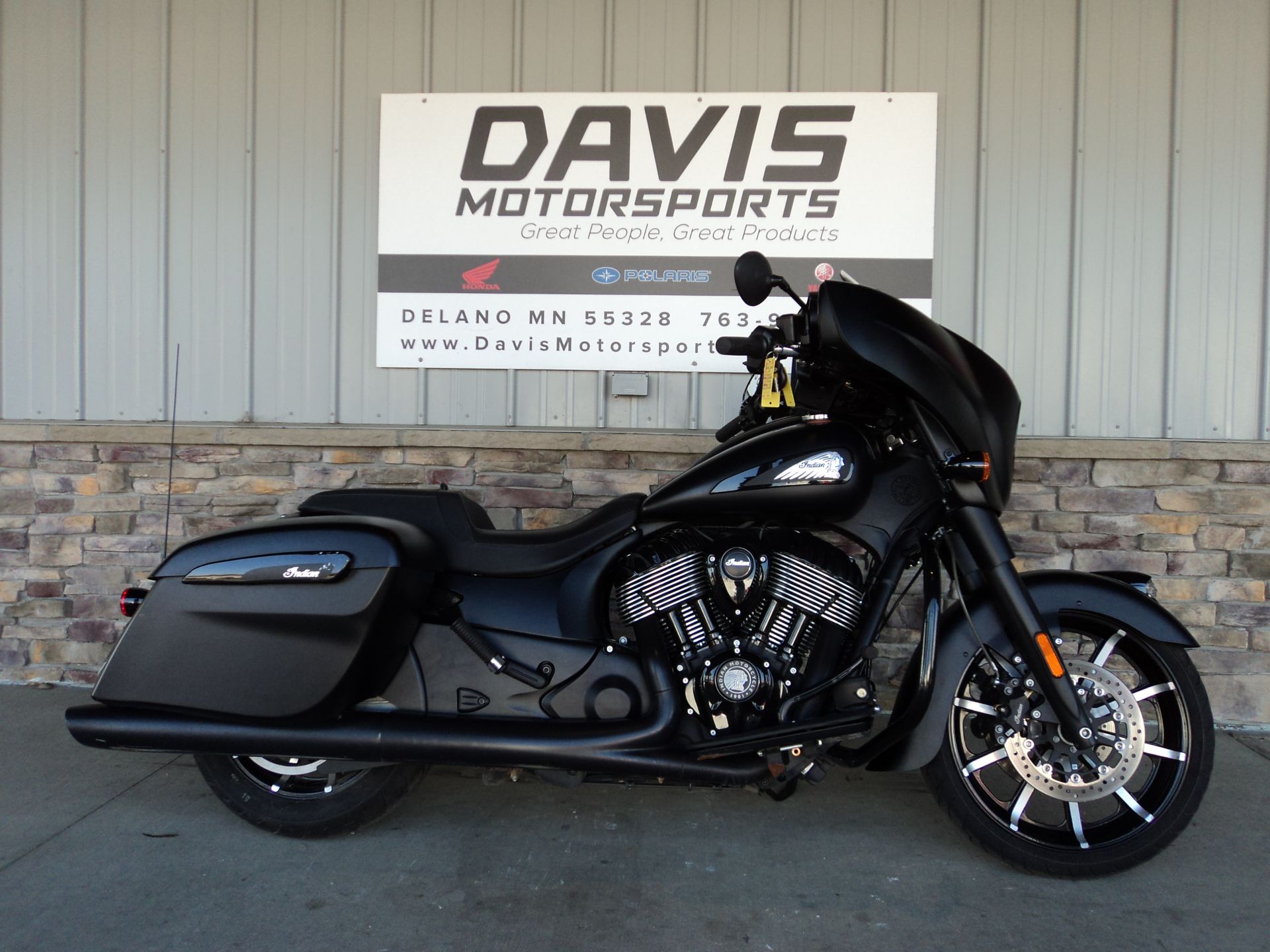 2020 Chieftain&#174; Dark Horse&#174; Chieftain&#174; Dark Horse&#174; IM20-5497 - Click for larger photo