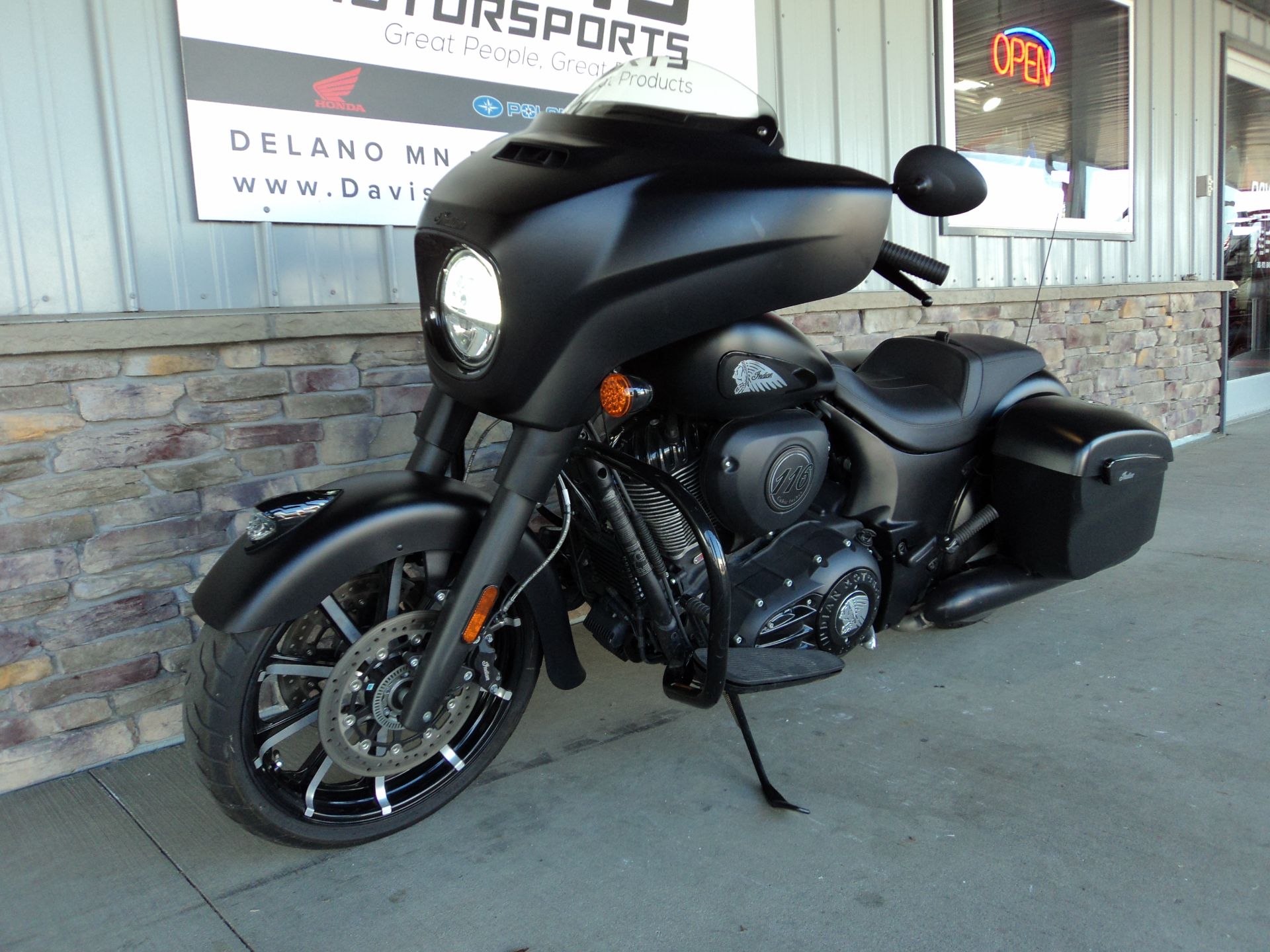 2020 Chieftain&#174; Dark Horse&#174; Chieftain&#174; Dark Horse&#174; IM20-5497 - Click for larger photo