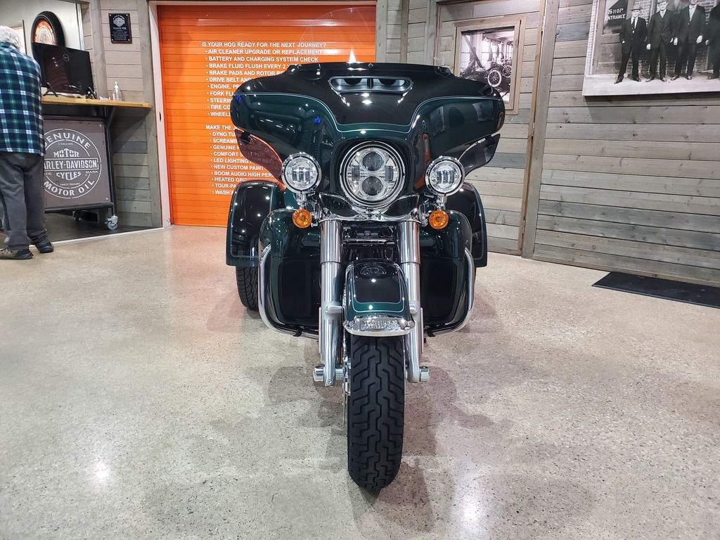 2024 FLHTCUTG - Tri Glide Ultra  852502 - Click for larger photo
