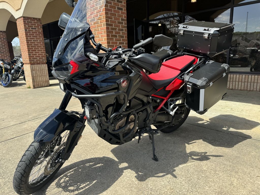 2022 Africa Twin Automatic DCT  UHO200074R - Click for larger photo