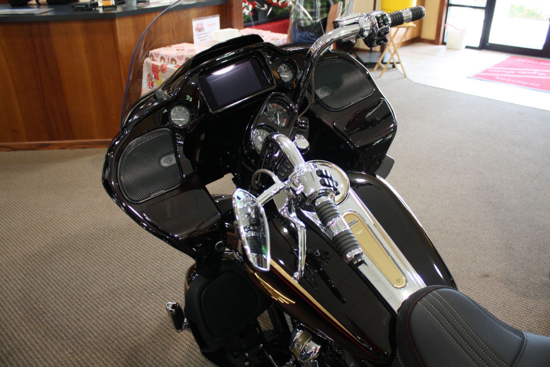 2023 120th CVO Road Glide Anni 120th CVO Road Glide Anni H2350810 - Click for larger photo