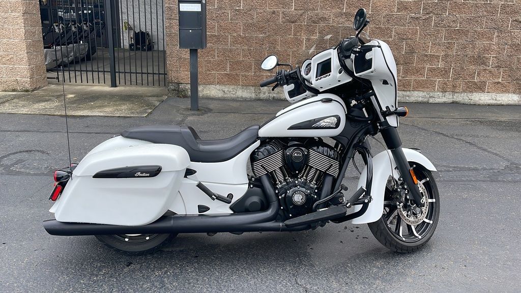 2019 Chieftain Dark Horse White Smoke  900-95708 - Click for larger photo
