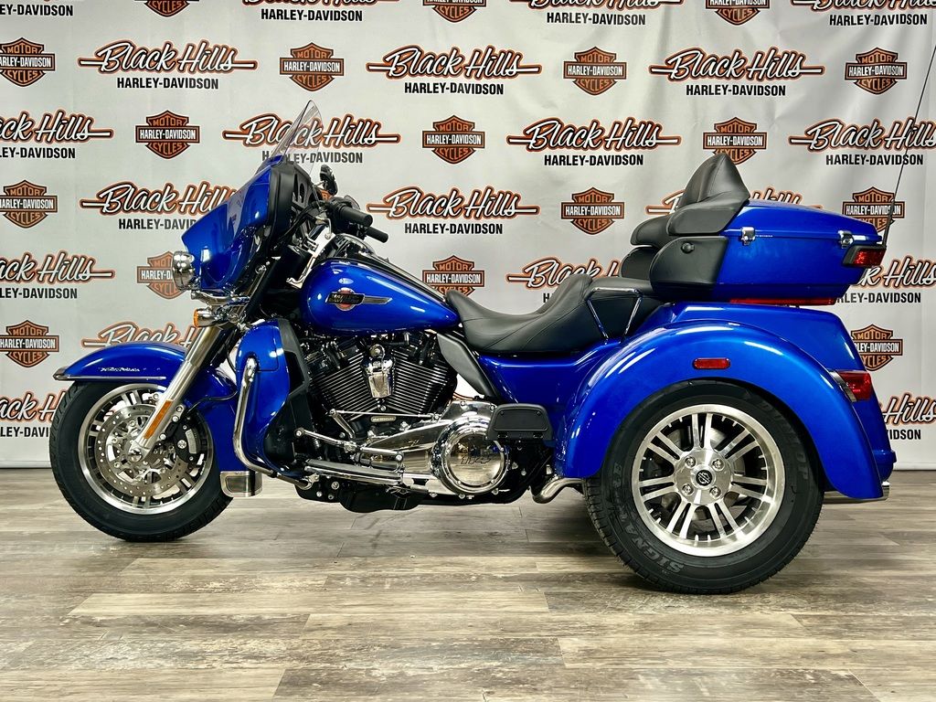 2024 FLHTCUTG - Tri Glide Ultra  HR9091 - Click for larger photo