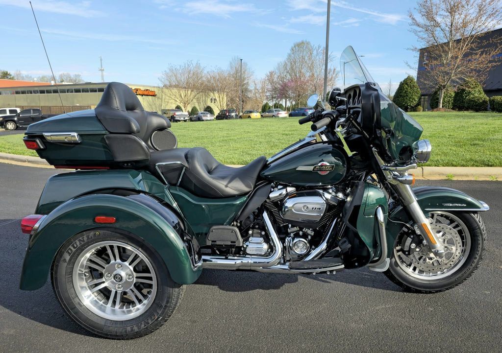 2024 FLHTCUTG - Tri Glide Ultra  0264944 - Click for larger photo