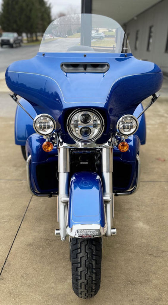 2024 FLHTCUTG - Tri Glide Ultra  851962 - Click for larger photo
