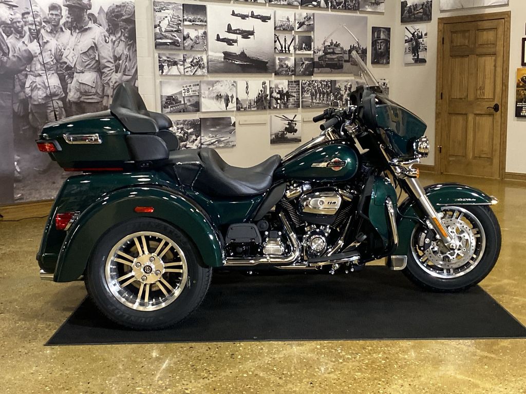 2024 FLHTCUTG - Tri Glide Ultra  B852501WS - Click for larger photo