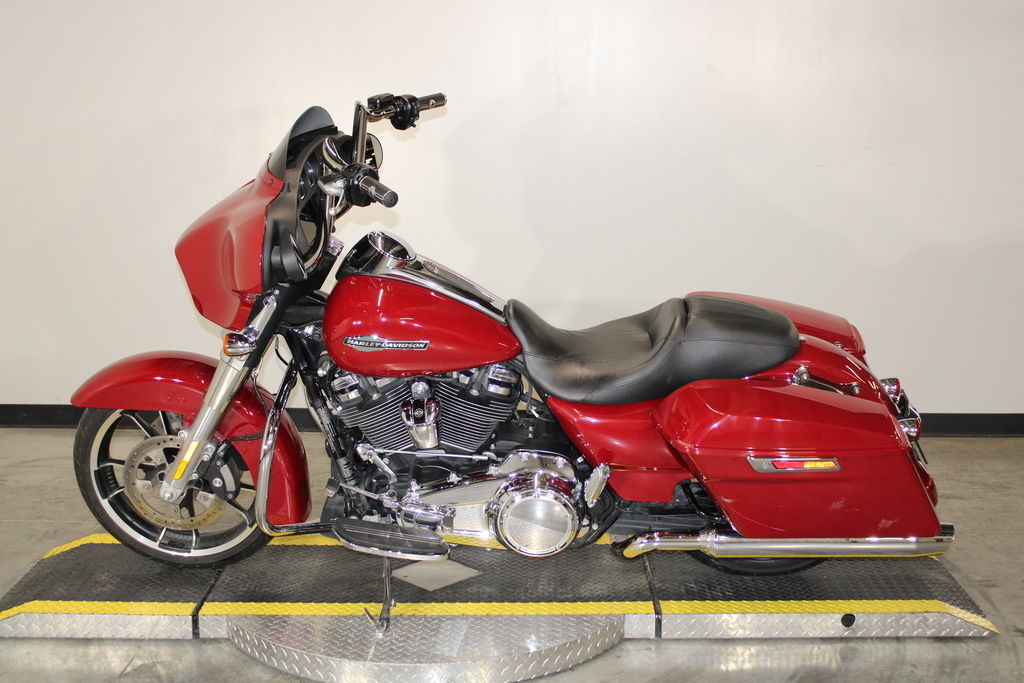 2021 FLHX - Street Glide  MB661694 - Click for larger photo