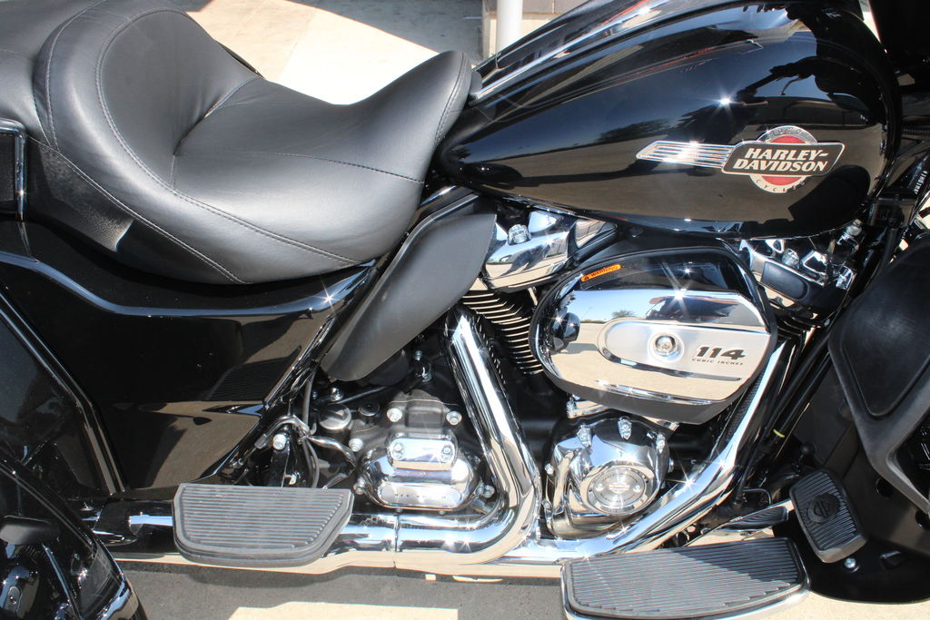 2020 FLHTCUTG - Tri Glide Ultra  LB852032 - Click for larger photo