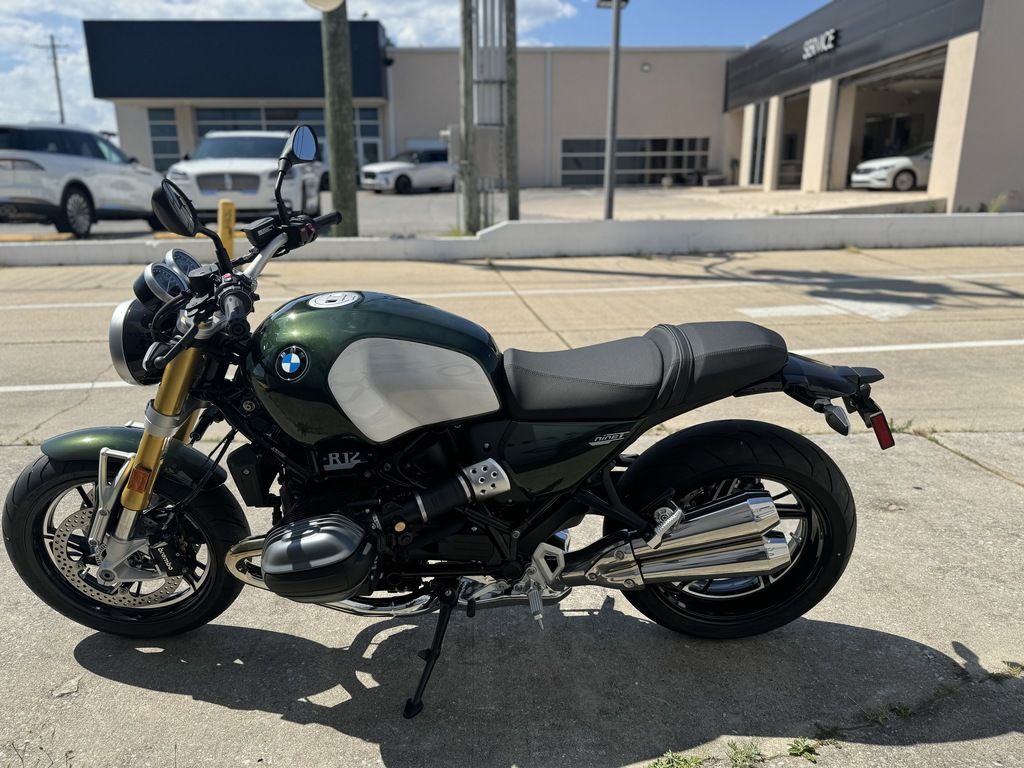 2024 R 12 nineT San Remo Green Metallic  BMJ49453 - Click for larger photo