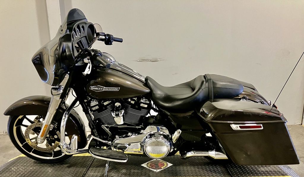 2021 FLHX - Street Glide  X620286 - Click for larger photo