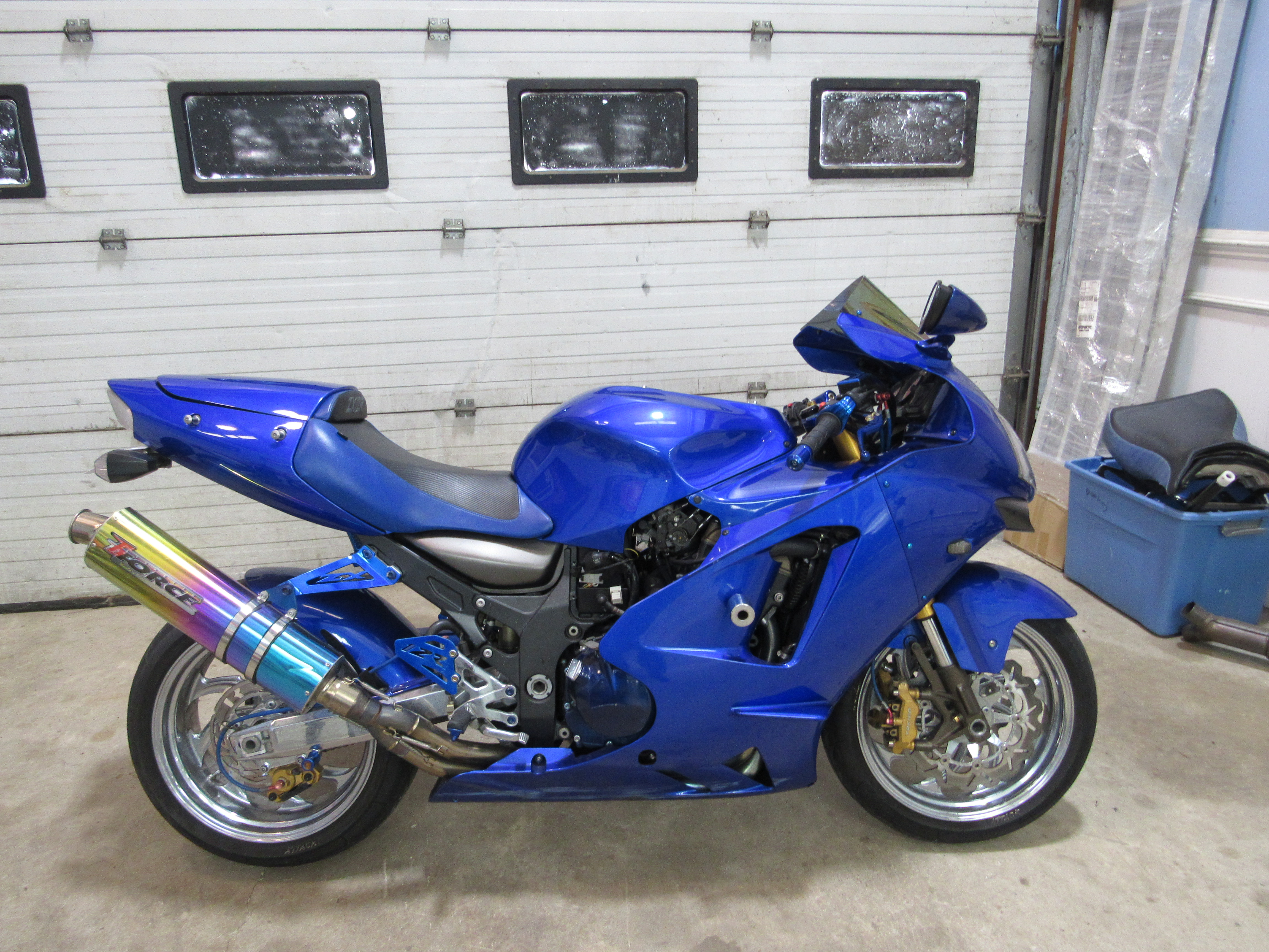2004 ZX12R ONLY 4,790 MILES JUST SERVICED ZX12R ONLY 4,790 MILES JUST SERVICED 2563 - Click for larger photo