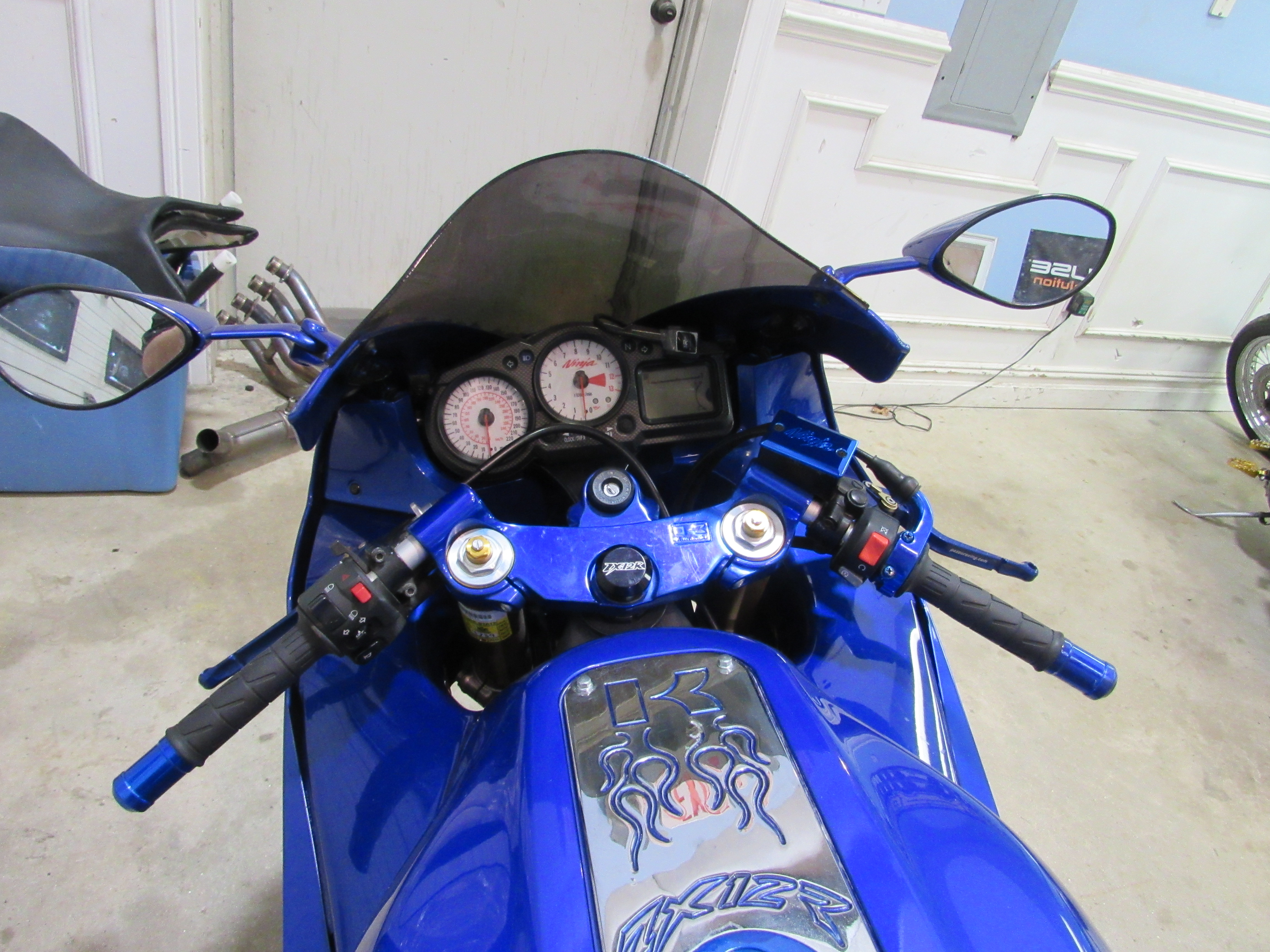 2004 ZX12R ONLY 4,790 MILES JUST SERVICED ZX12R ONLY 4,790 MILES JUST SERVICED 2563 - Click for larger photo