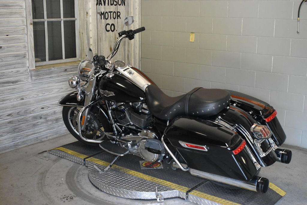 2019 FLHR - Road King  LU-680568A - Click for larger photo