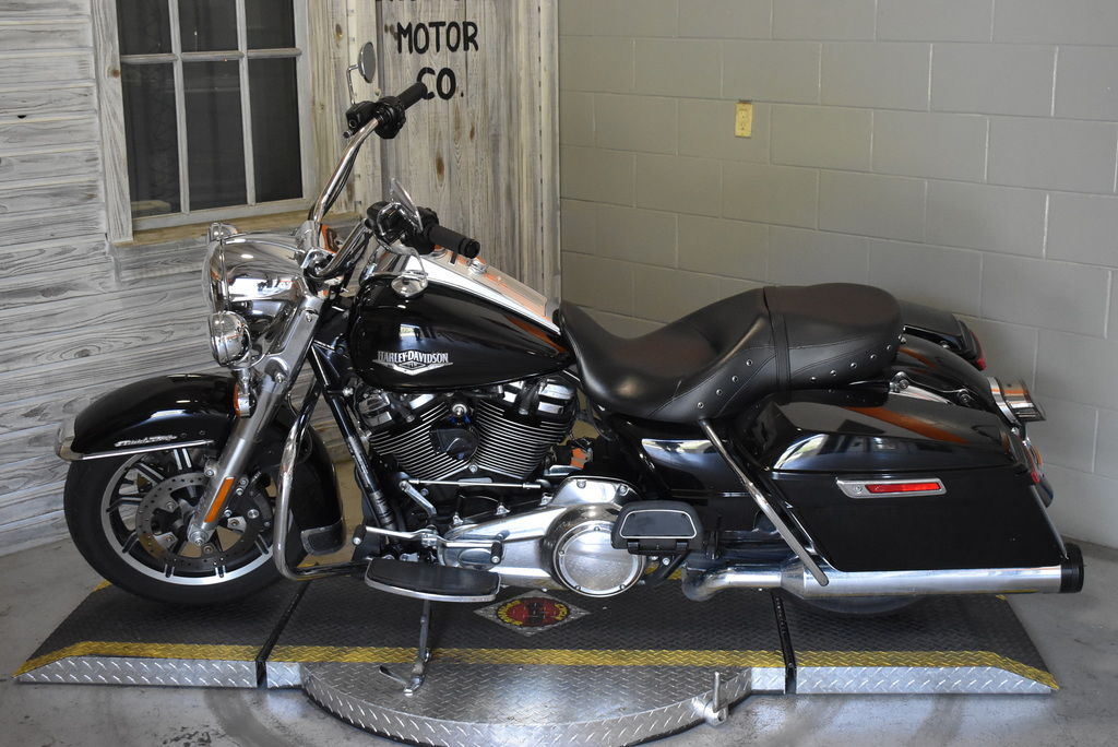 2019 FLHR - Road King  LU-680568A - Click for larger photo
