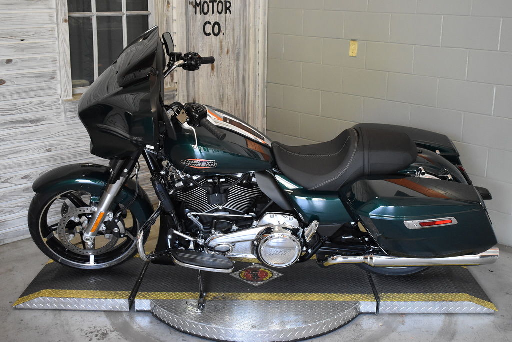 2024 FLHX - Street Glide  LN-612031 - Click for larger photo