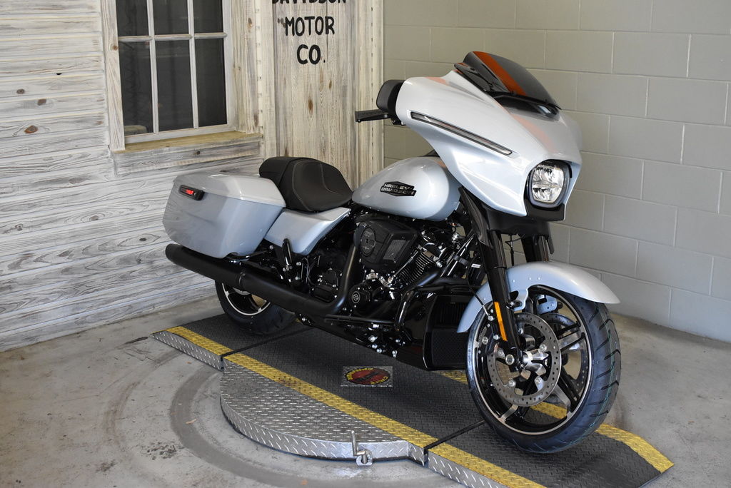 2024 FLHX - Street Glide  LN-616110 - Click for larger photo