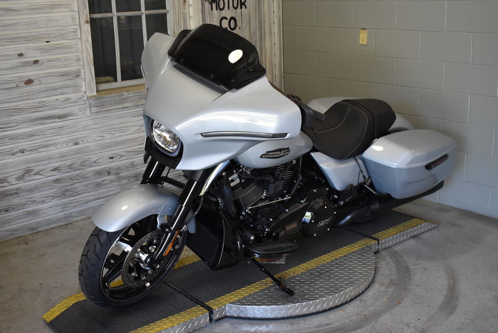 2024 FLHX - Street Glide  LN-616110 - Click for larger photo