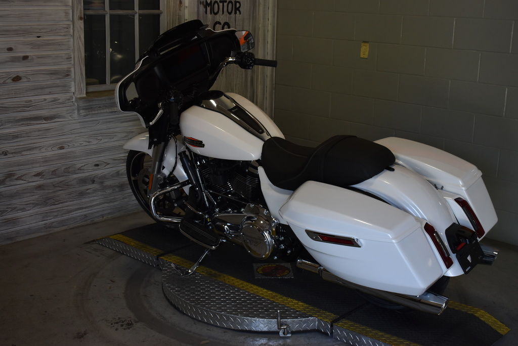 2024 FLHX - Street Glide  LN-628788 - Click for larger photo