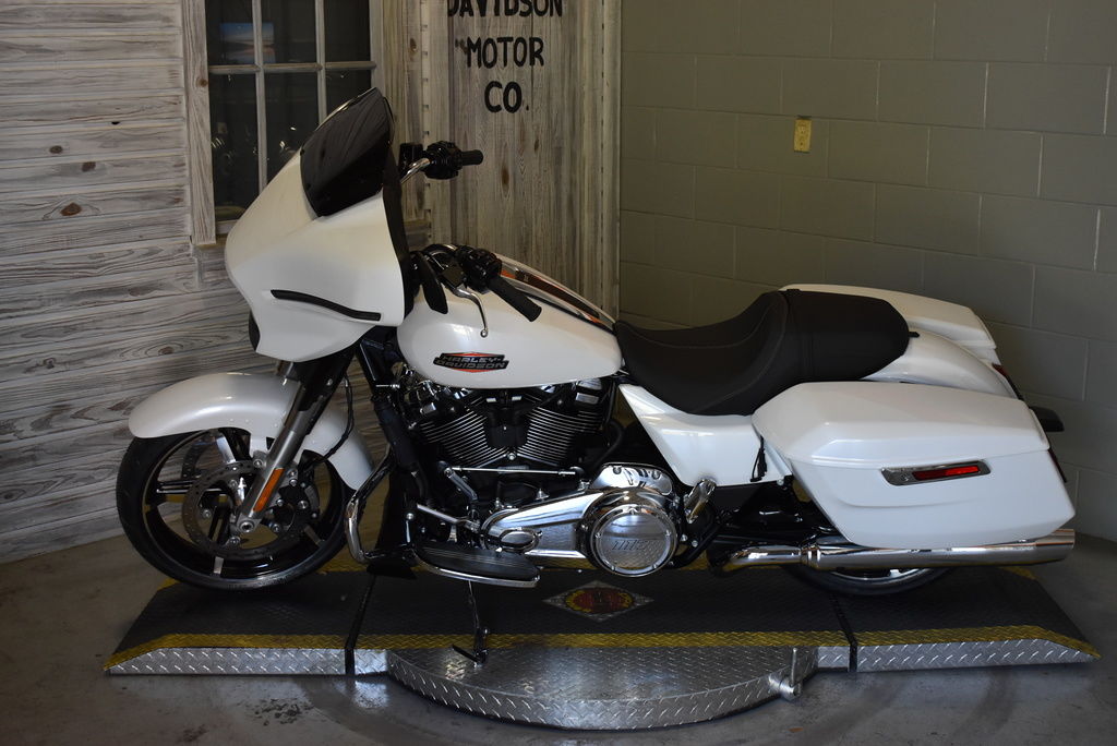 2024 FLHX - Street Glide  LN-628788 - Click for larger photo
