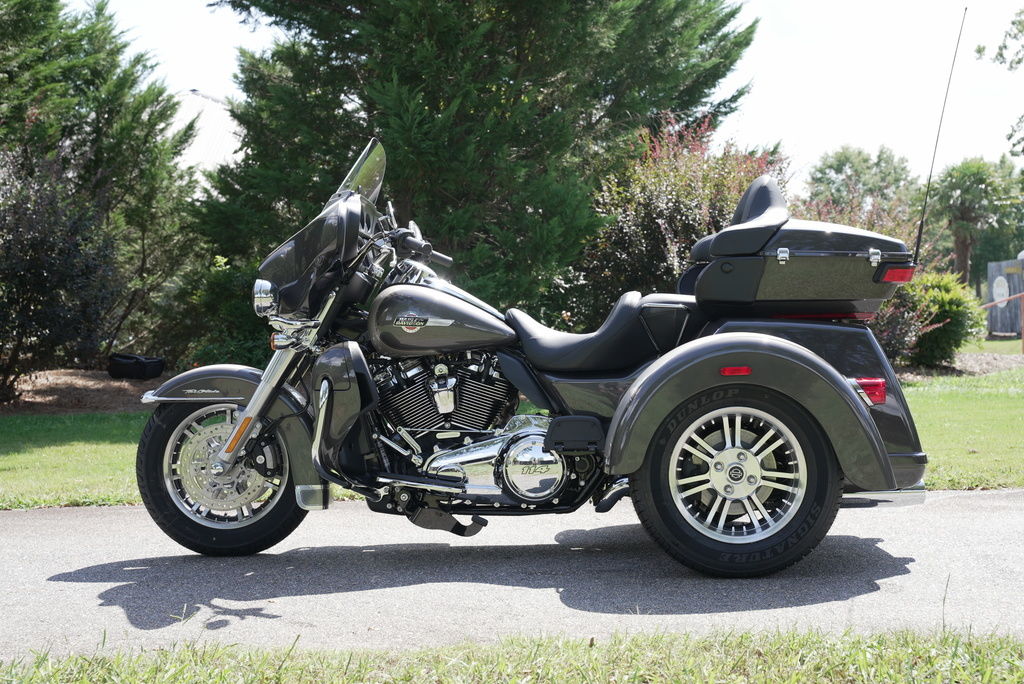 2023 FLHTCUTG - Tri Glide Ultra  858568 - Click for larger photo