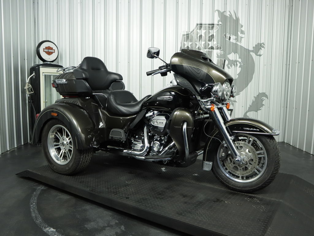 2020 FLHTCUTG - Tri Glide Ultra  B854751M - Click for larger photo