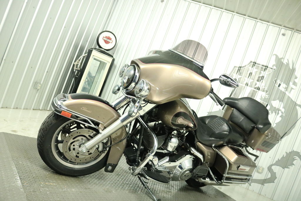 2005 FLHTCI - Electra Glide Classic Injection  T617259M - Click for larger photo