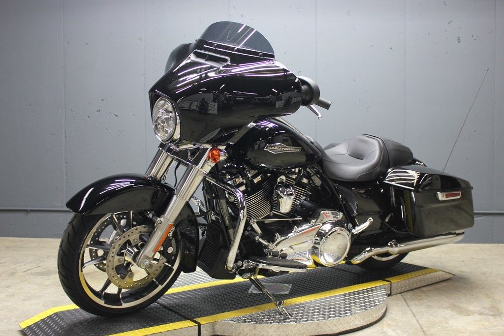 2023 FLHX - Street Glide  653140ND - Click for larger photo
