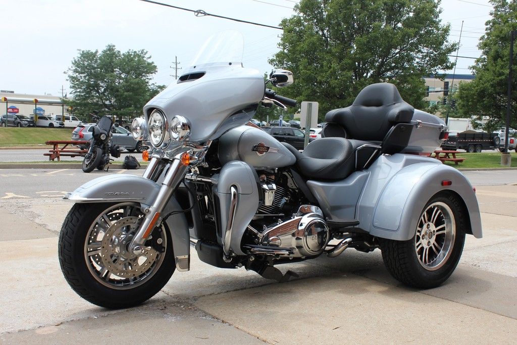 2023 FLHTCUTG - Tri Glide Ultra  857545ND - Click for larger photo