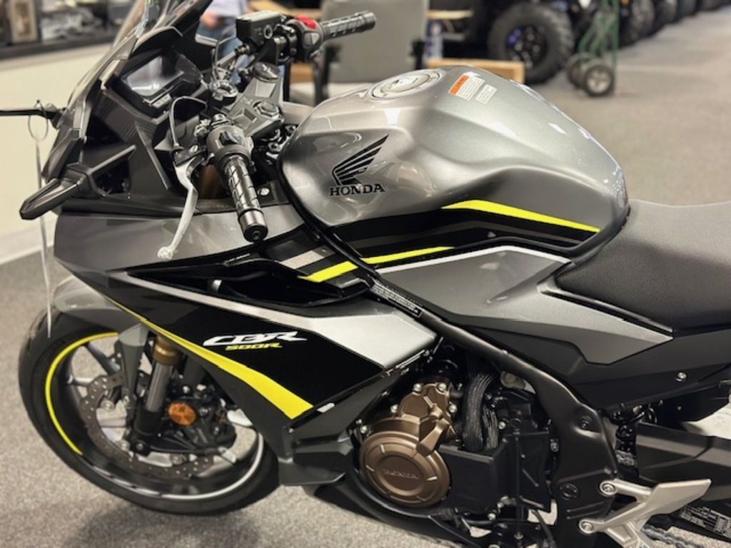 2023 CBR500R  401500 - Click for larger photo