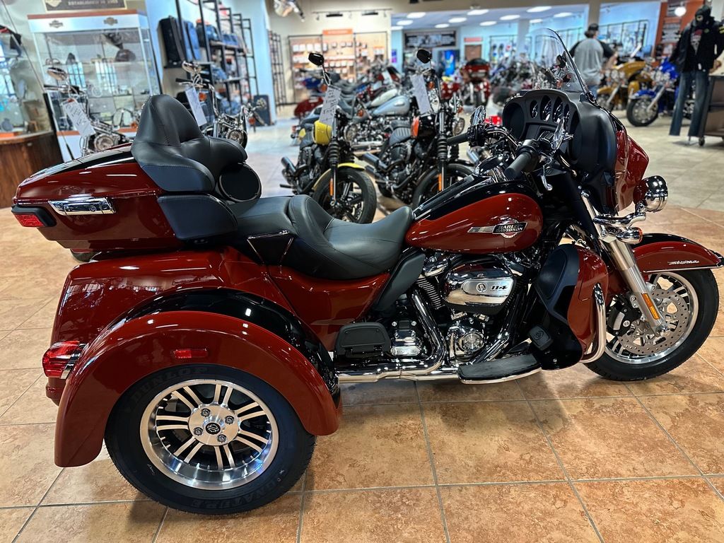 2024 FLHTCUTG - Tri Glide Ultra  852852 - Click for larger photo