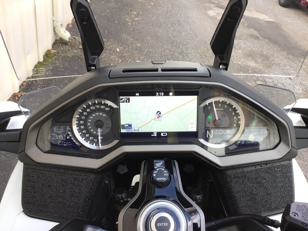 2020 Gold Wing Tour Automatic DCT Pearl Glare  14728488 - Click for larger photo