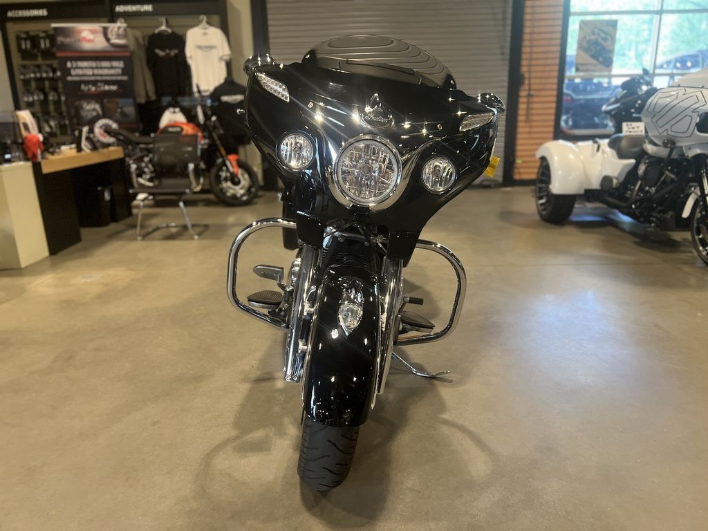 2019 Chieftain Classic Thunder Black  378084A - Click for larger photo
