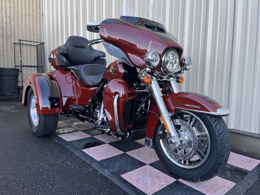 2024 FLHTCUTG - Tri Glide Ultra  24N21 - Click for larger photo