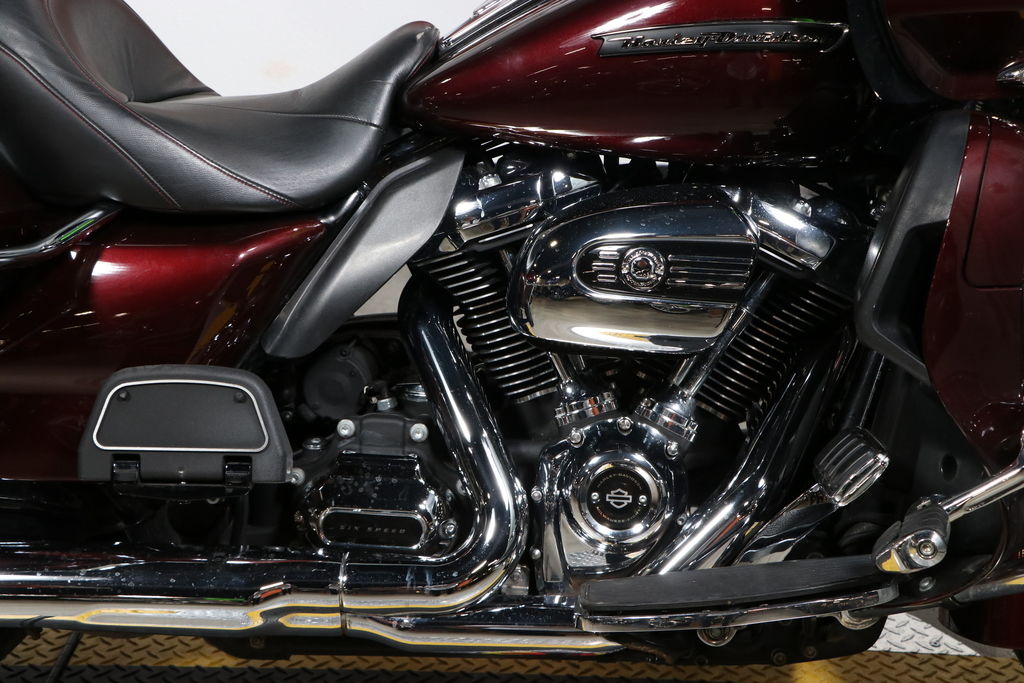 2019 FLTRU - Road Glide Ultra  628702A - Click for larger photo